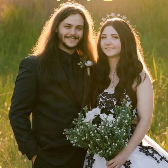 Meet your Posher, Sarah - Picture 1 of 1